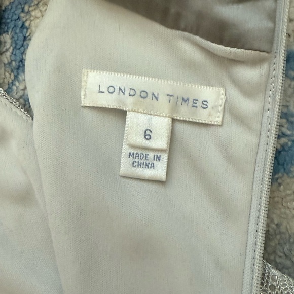 London Times Elegant Silver High-Neck Dress - Picture 7 of 8